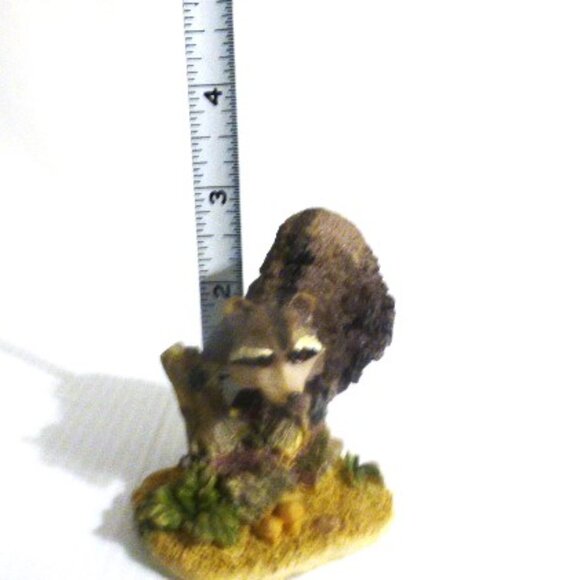 RACCOON FIGURINE DBE Montreal Quebec Resin Figurine - Picture 7 of 7